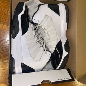 Jordan Max Aura Concords
